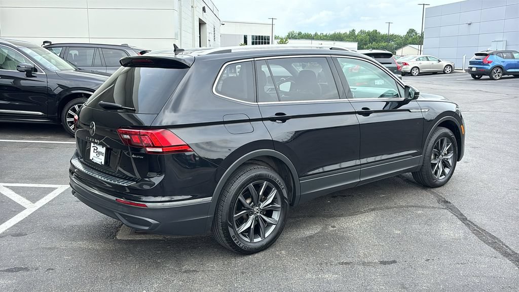 Used 2023 Volkswagen Tiguan SE w/ Panoramic Sunroof Package AWD/4WD image 29
