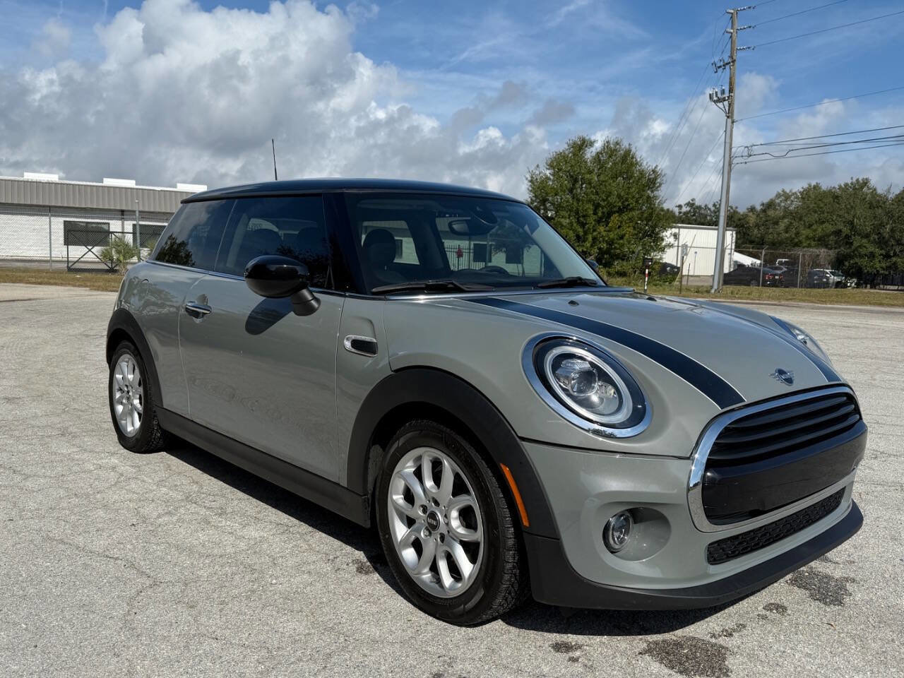 Used 2020 MINI Cooper 2-Door Hardtop image 4