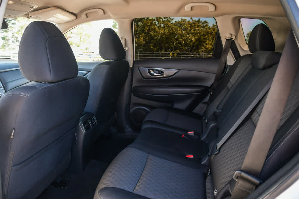 Used 2020 Nissan Rogue SV FWD image 48