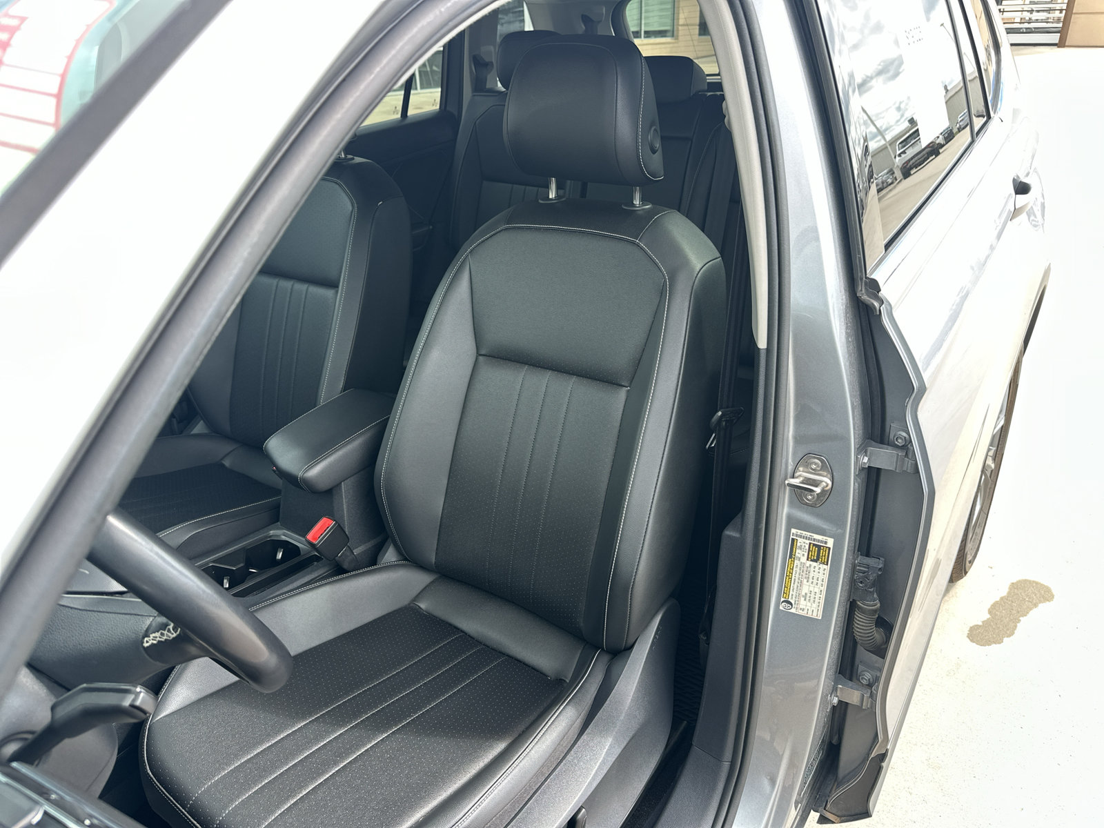 Used 2023 Volkswagen Tiguan SE FWD image 26