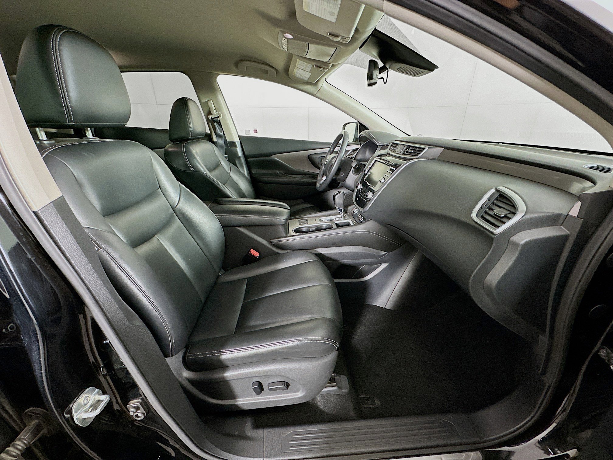 Used 2023 Nissan Murano SV image 29