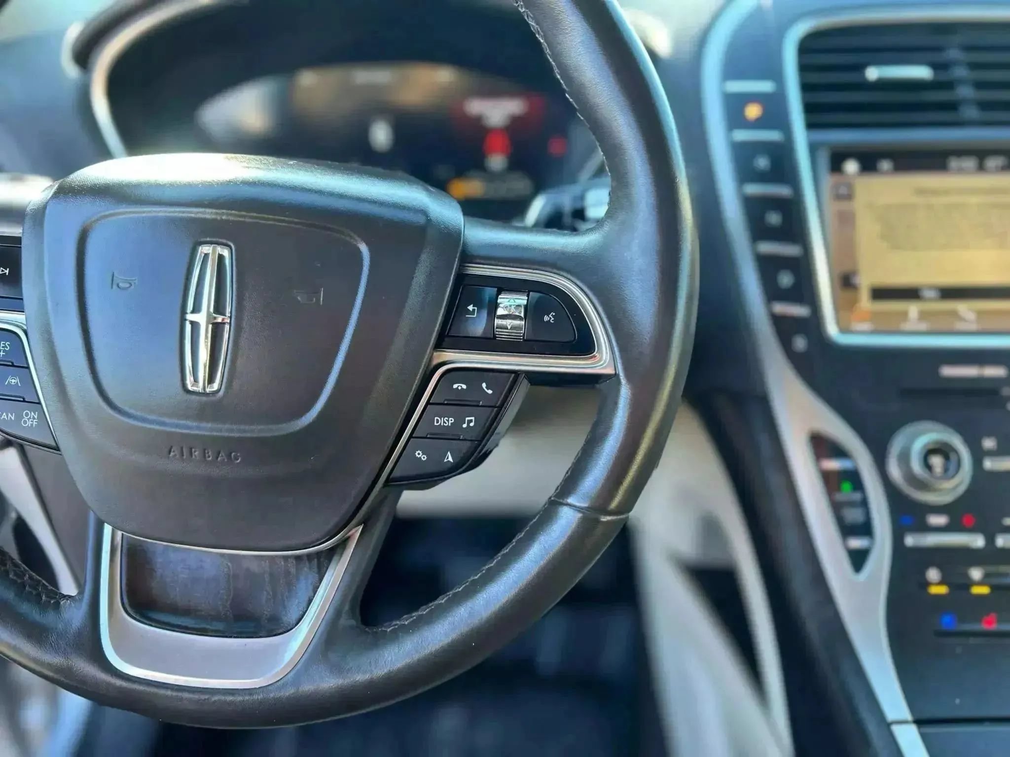 Used 2019 Lincoln Nautilus Reserve FWD image 15