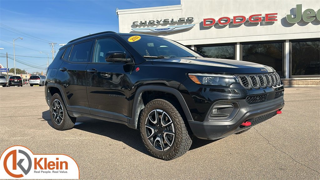 Used 2024 Jeep Compass Trailhawk w/ Trailhawk Elite Group image 1