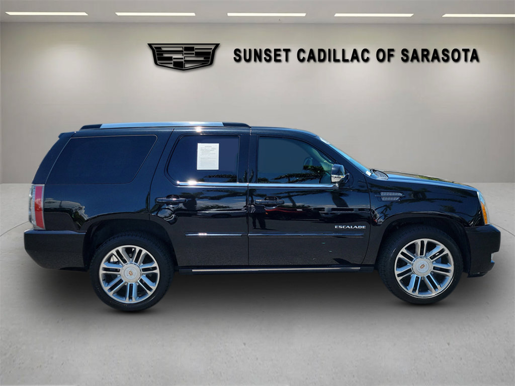 Used 2014 Cadillac Escalade Premium RWD image 3