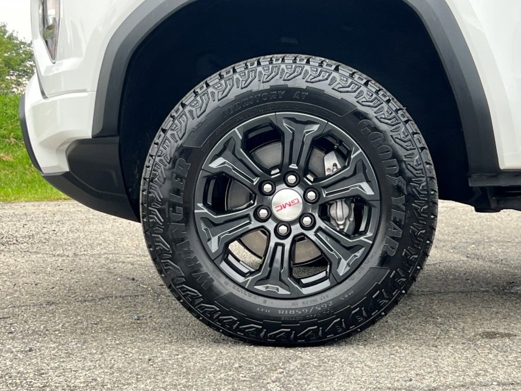 Used 2024 GMC Canyon Elevation image 29