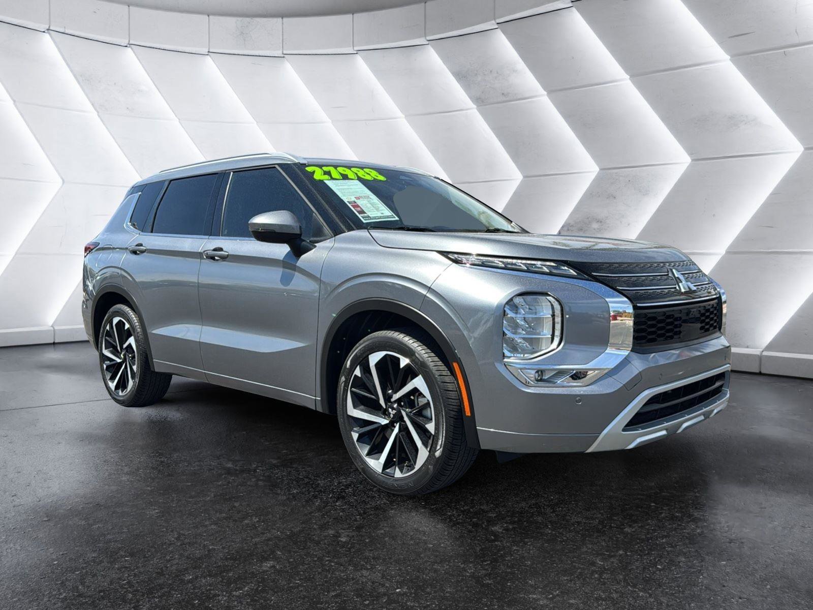 Used 2023 Mitsubishi Outlander SEL image 1