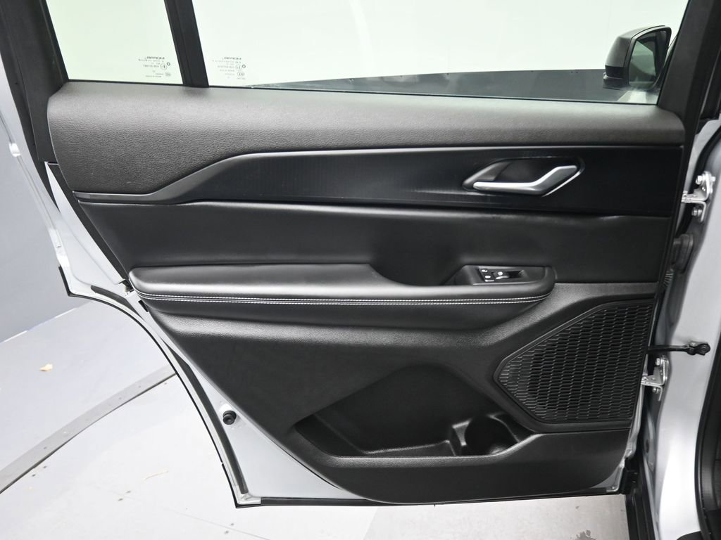 Used 2023 Jeep Grand Cherokee L Laredo AWD/4WD image 32