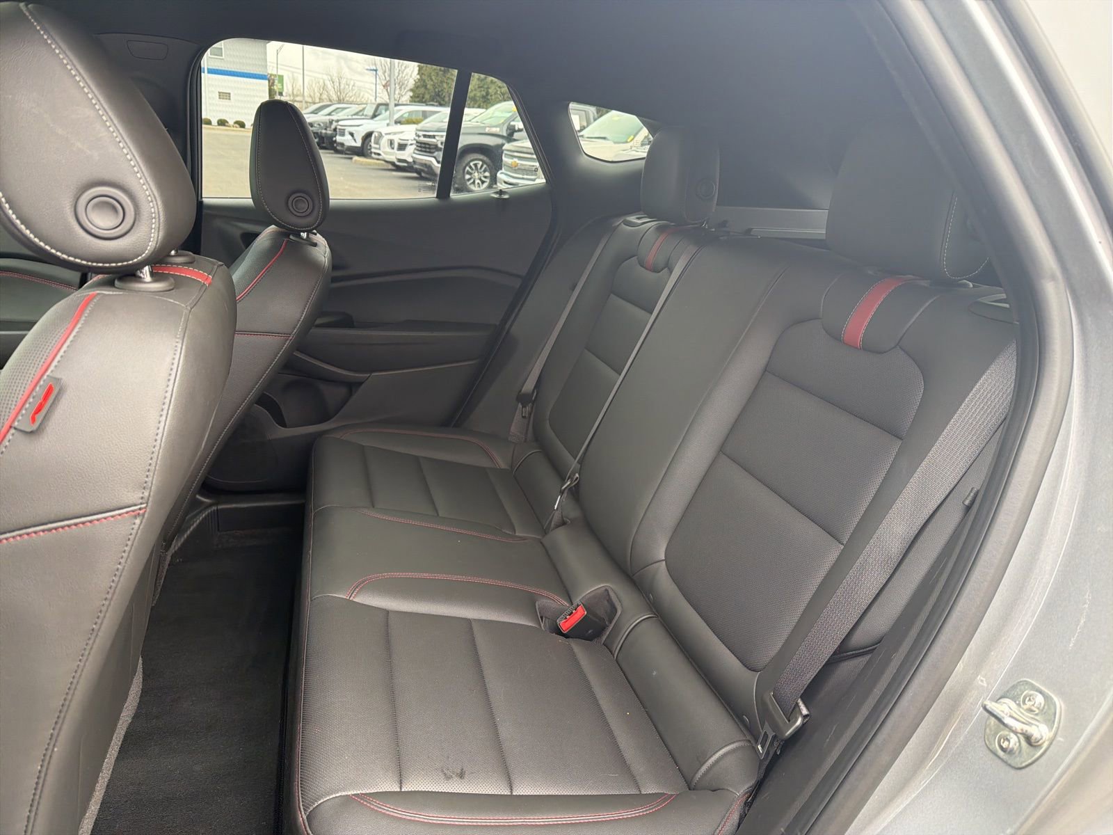 Used 2025 Chevrolet Trax RS w/ Sunroof Package FWD image 24