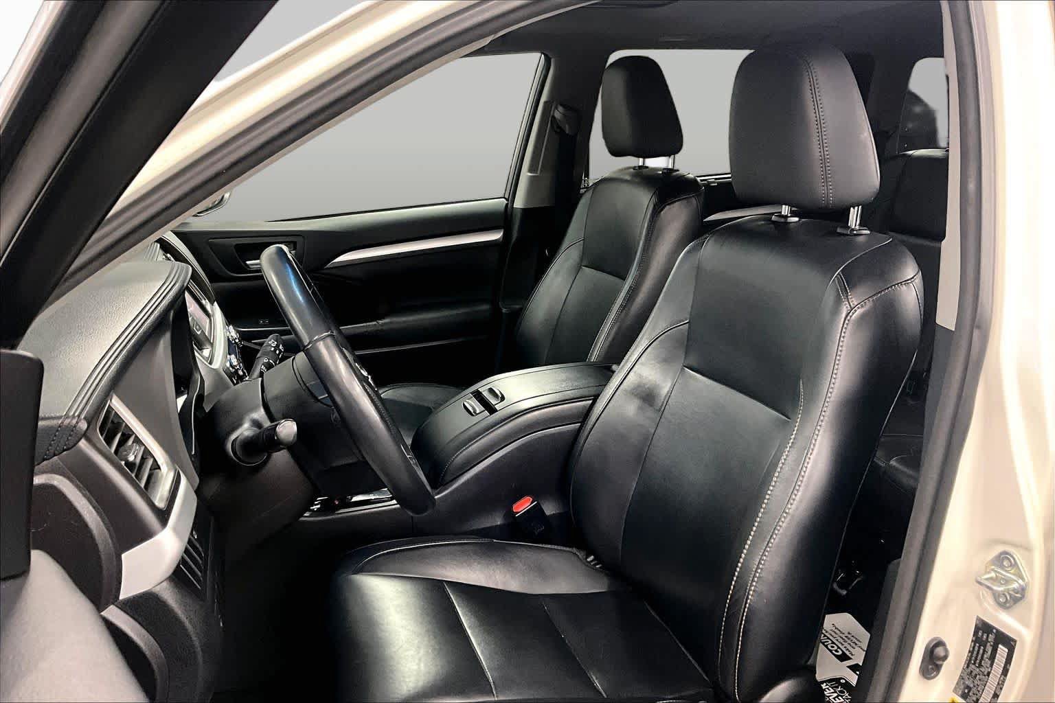 Used 2015 Toyota Highlander XLE AWD/4WD image 7
