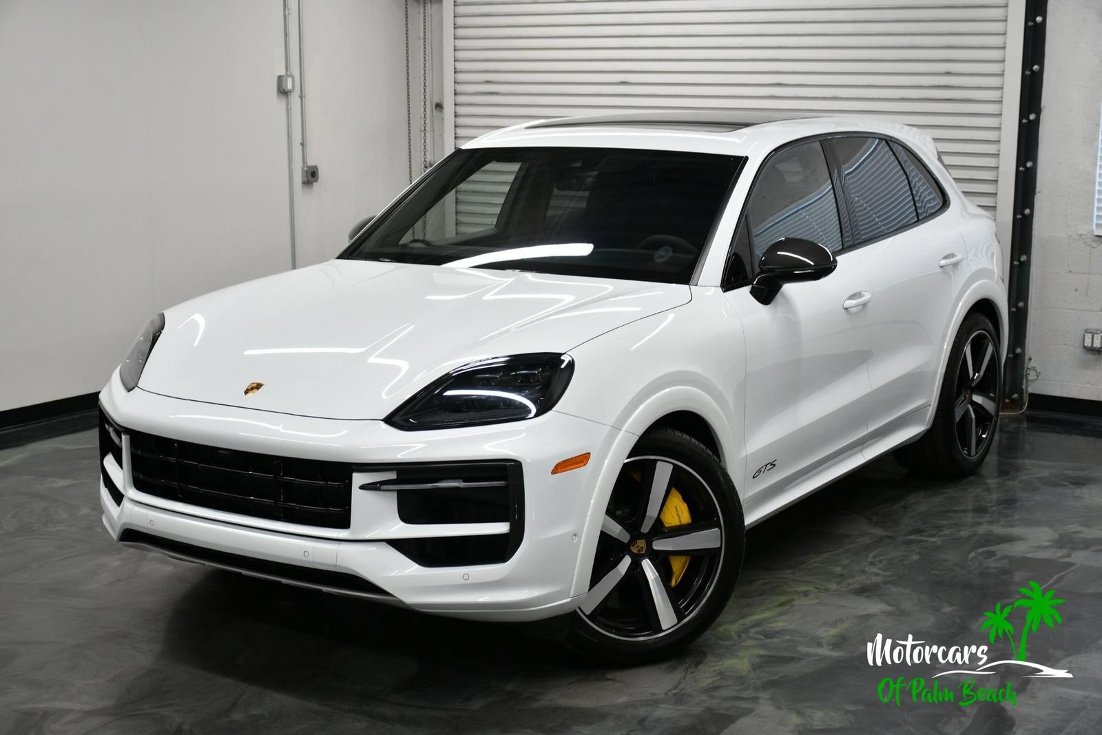 Used 2025 Porsche Cayenne GTS AWD/4WD image 2