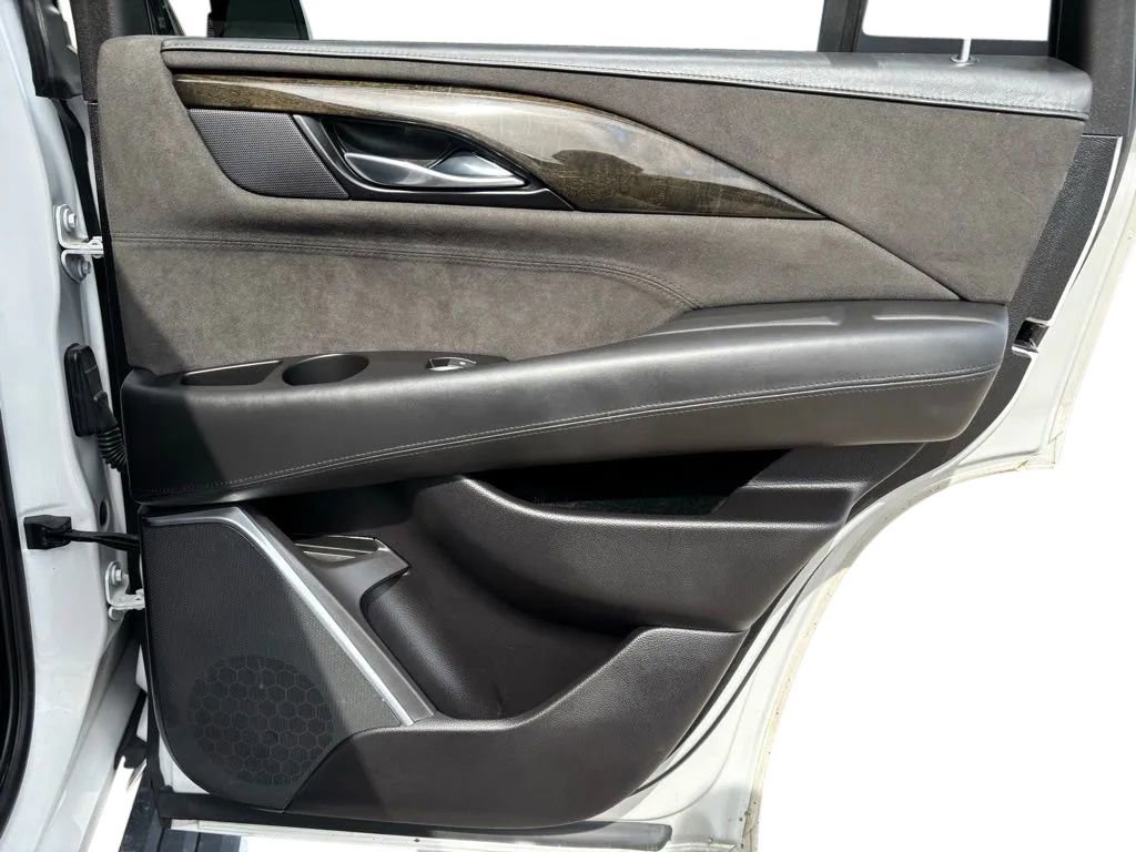 Used 2020 Cadillac Escalade Platinum image 21