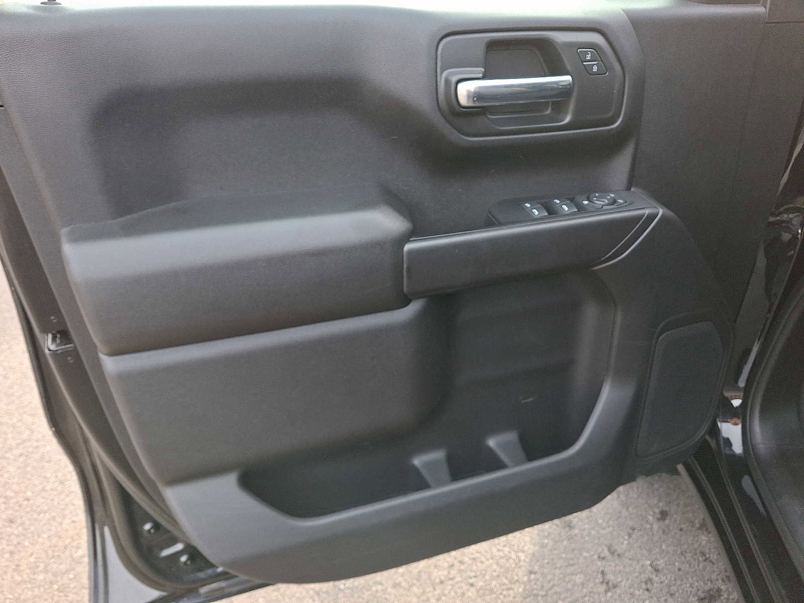 Used 2023 Chevrolet Silverado 1500 Custom image 12