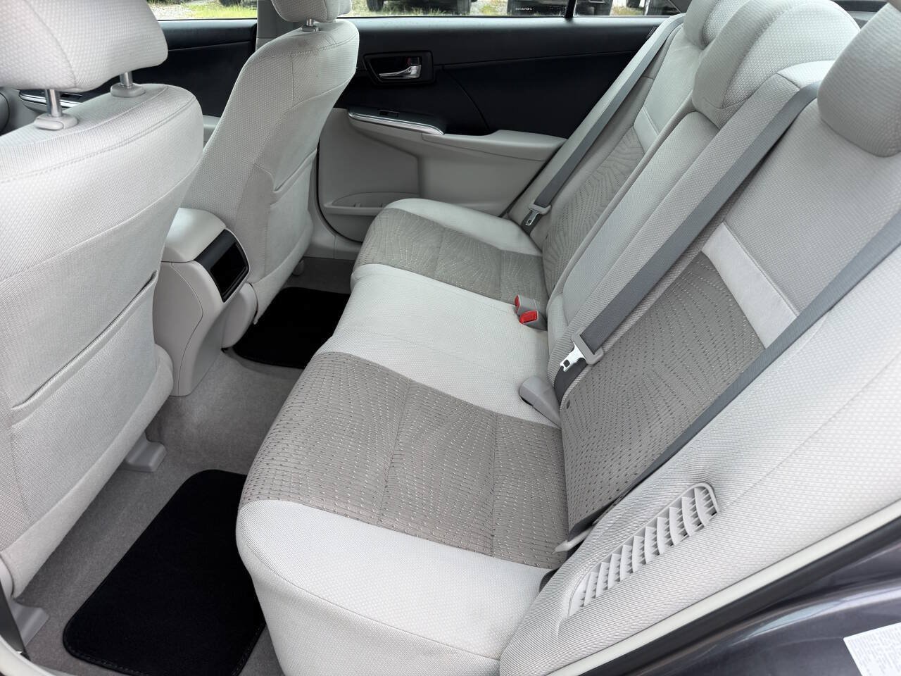 Used 2014 Toyota Camry LE FWD image 16