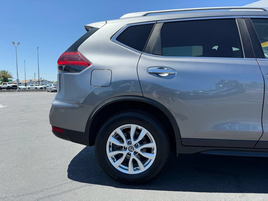 Used 2018 Nissan Rogue SV AWD/4WD image 13