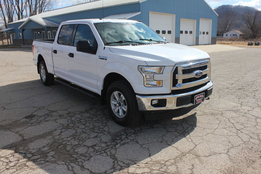 Used 2017 Ford F150 XLT w/ Trailer Tow Package image 4