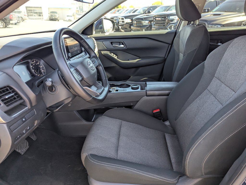 Used 2025 Nissan Rogue SV AWD/4WD image 24