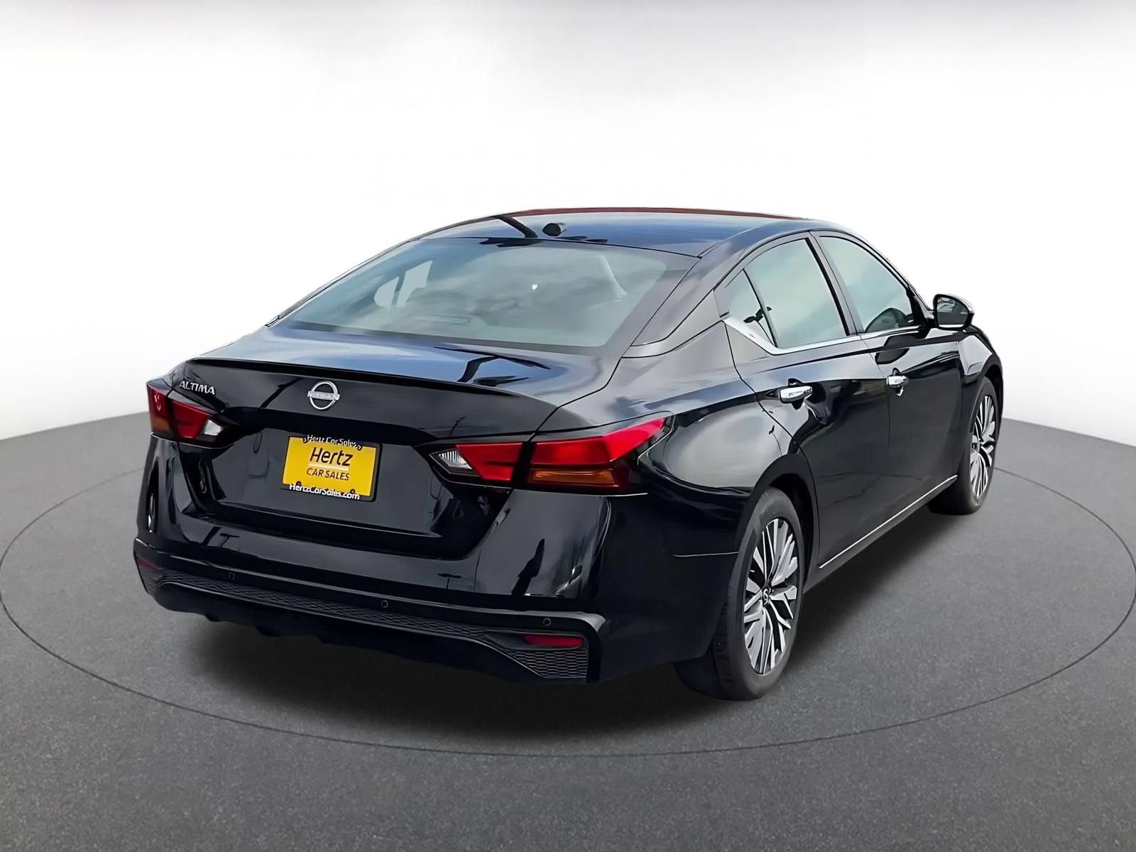 Used 2025 Nissan Altima 2.5 SV FWD image 14