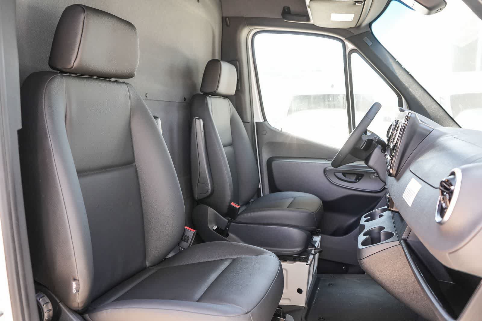 New 2025 Mercedes-Benz eSprinter 170 Cargo image 16