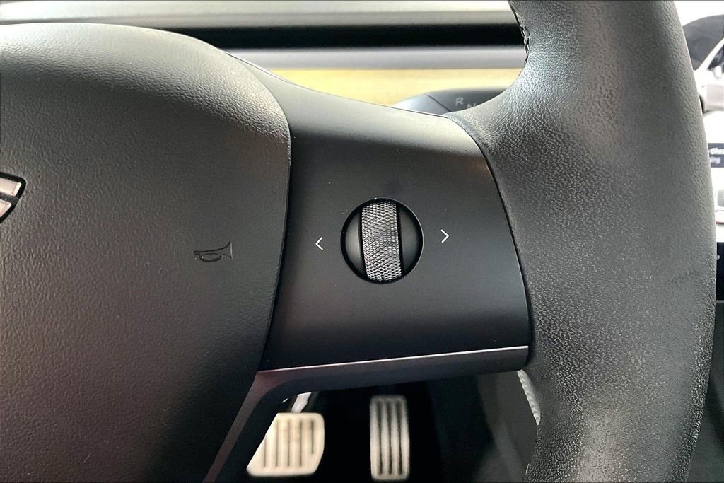 Used 2022 Tesla Model Y Performance AWD/4WD image 12