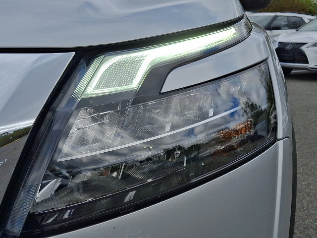 Used 2024 Nissan Pathfinder SV AWD/4WD image 9