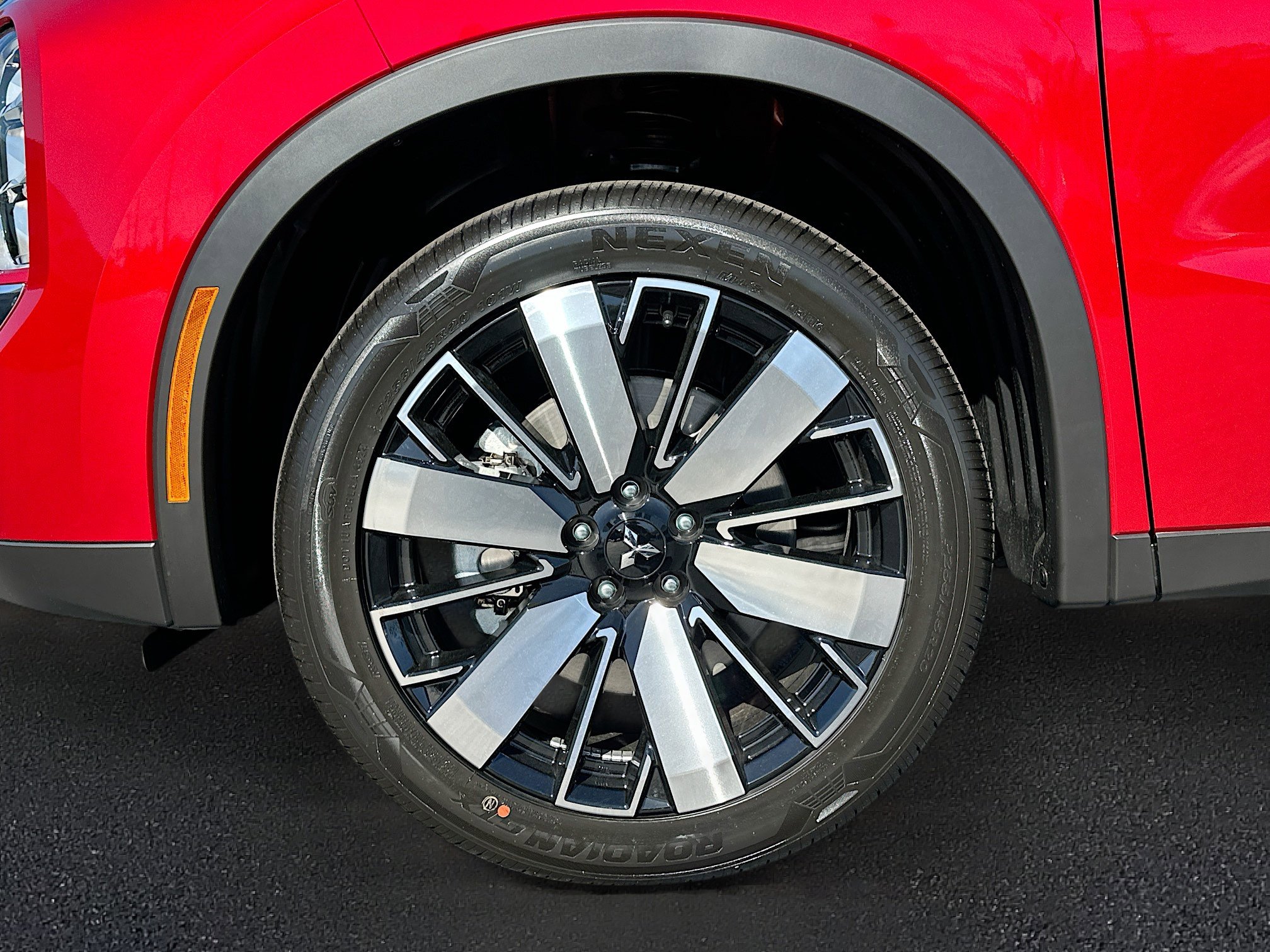 New 2025 Mitsubishi Outlander SE image 21