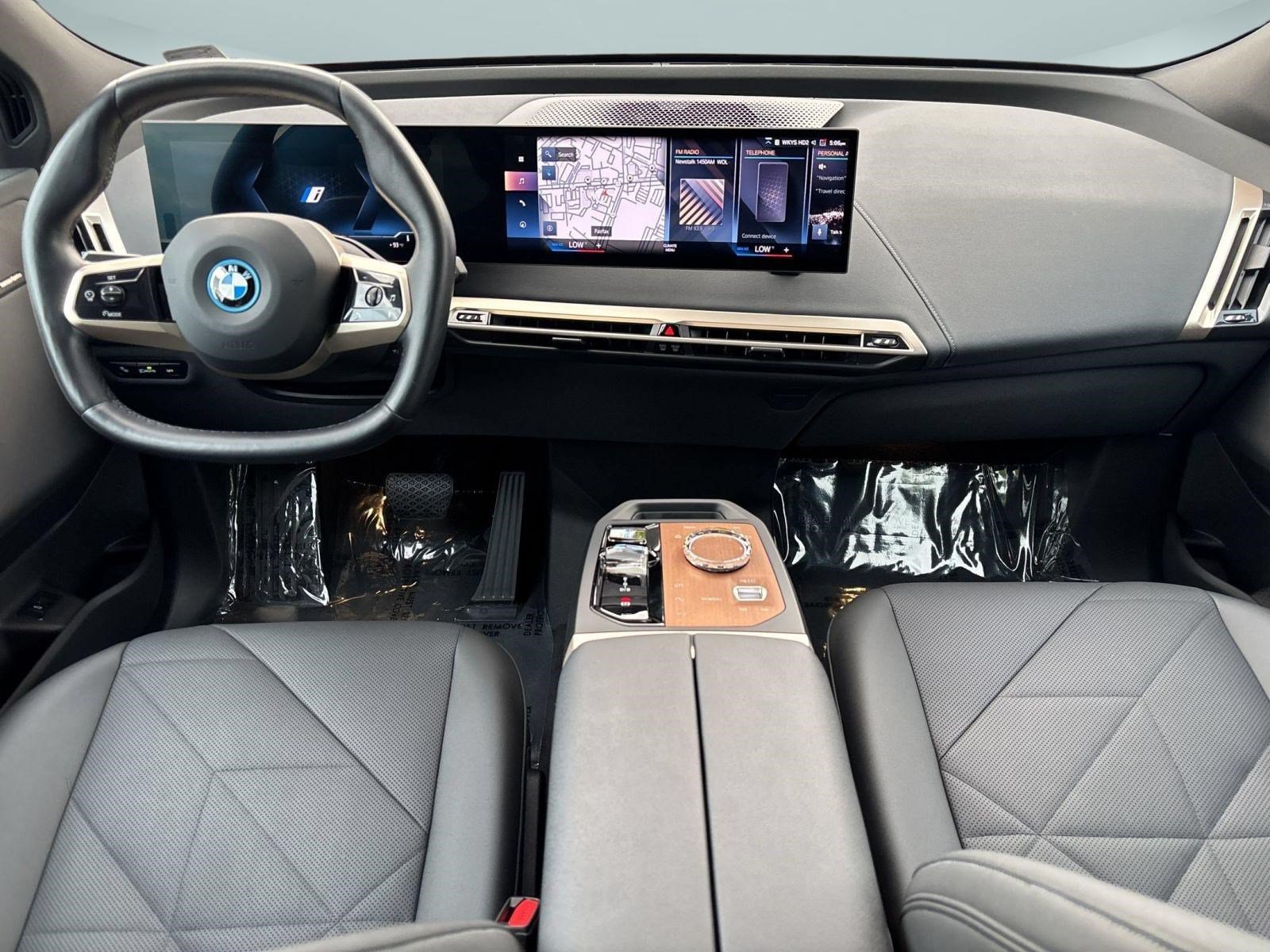 Used 2023 BMW iX xDrive50 w/ Premium Package AWD/4WD image 15