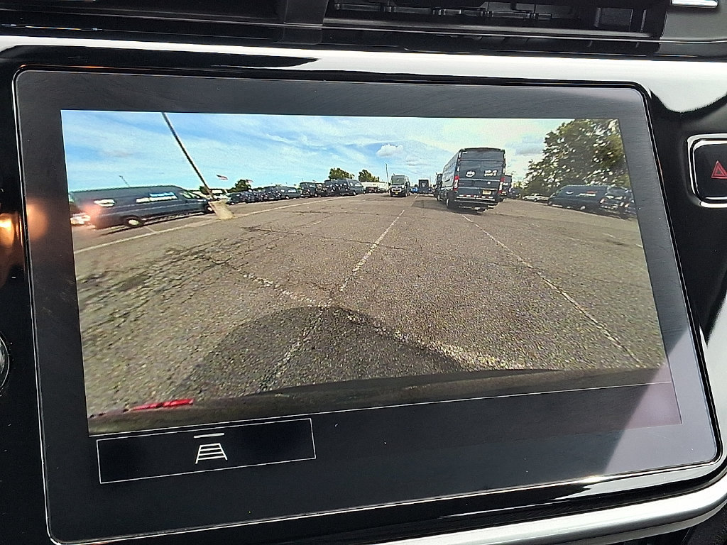Used 2023 Chevrolet Bolt EUV LT w/ Comfort Package FWD image 4