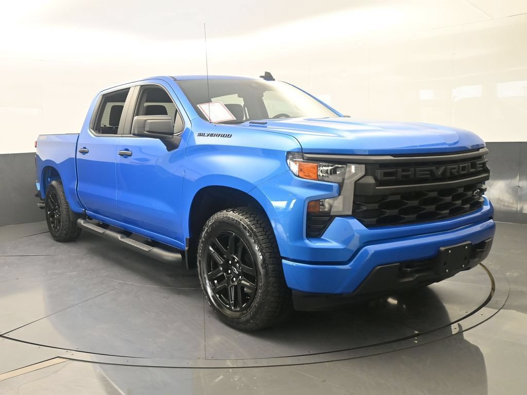 Used 2025 Chevrolet Silverado 1500 Custom w/ Turbomax Blackout Package AWD/4WD image 9