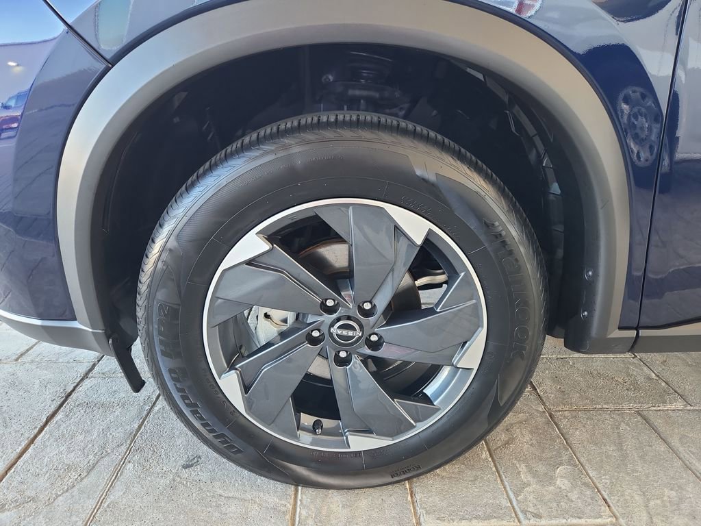 Used 2025 Nissan Rogue SV image 29