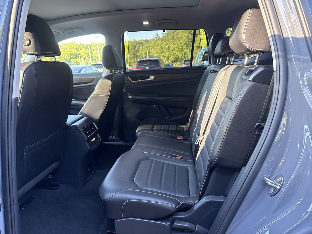 Used 2025 Volkswagen Atlas SEL AWD/4WD image 25