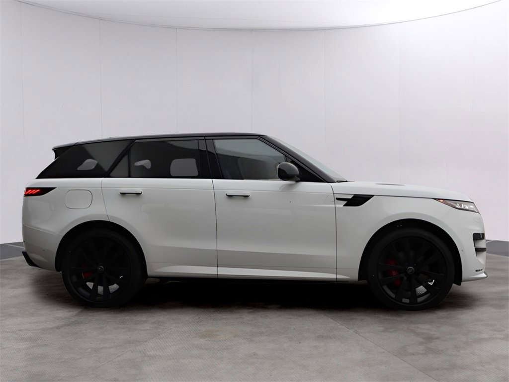 New 2025 Land Rover Range Rover Sport Dynamic SE image 4