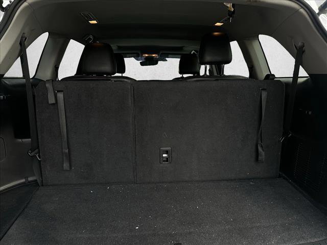 Used 2019 Toyota Highlander SE w/ Phone Cable & Charge Package image 7