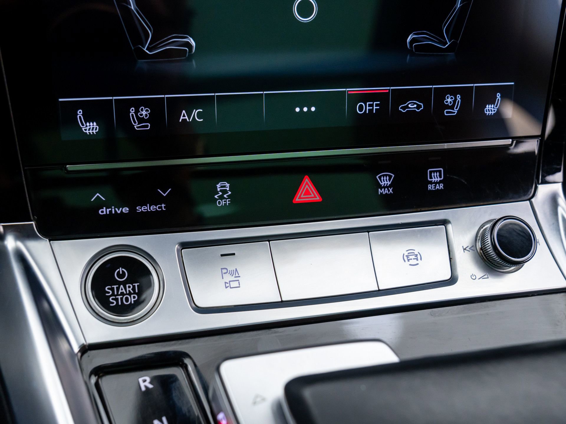 Used 2022 Audi e-tron Premium Plus w/ Premium Plus Package image 23