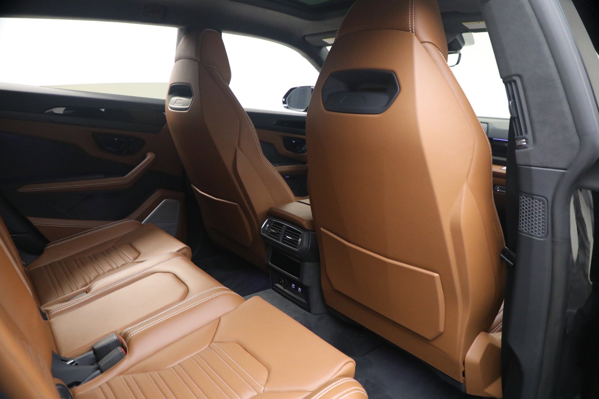 Used 2025 Lamborghini Urus SE AWD/4WD image 24