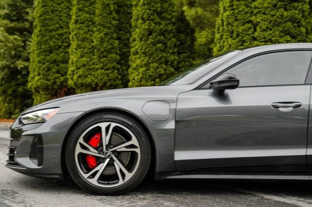 Used 2022 Audi e-tron GT Premium Plus w/ Performance Package AWD/4WD image 10