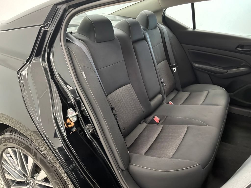 Used 2024 Nissan Altima 2.5 SV FWD image 33