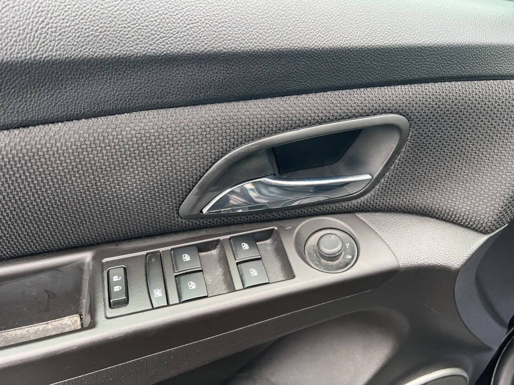 Used 2015 Chevrolet Cruze LT w/ Sun And Sound Package image 8