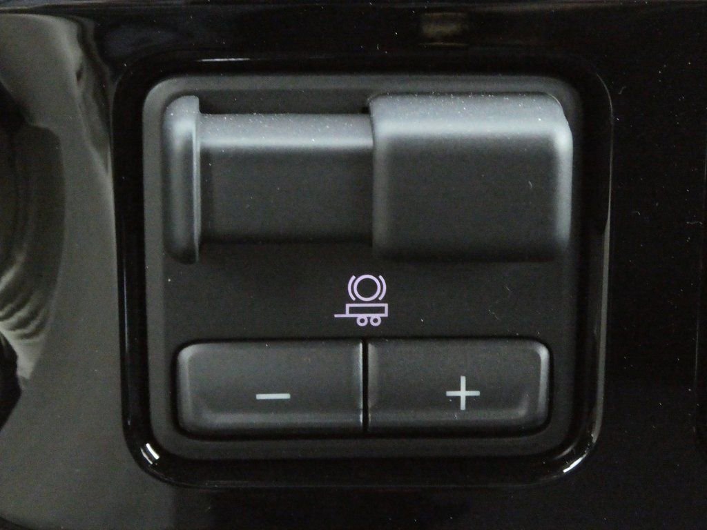 New 2025 GMC Sierra 2500 SLE w/ SLE Value Package; image 15