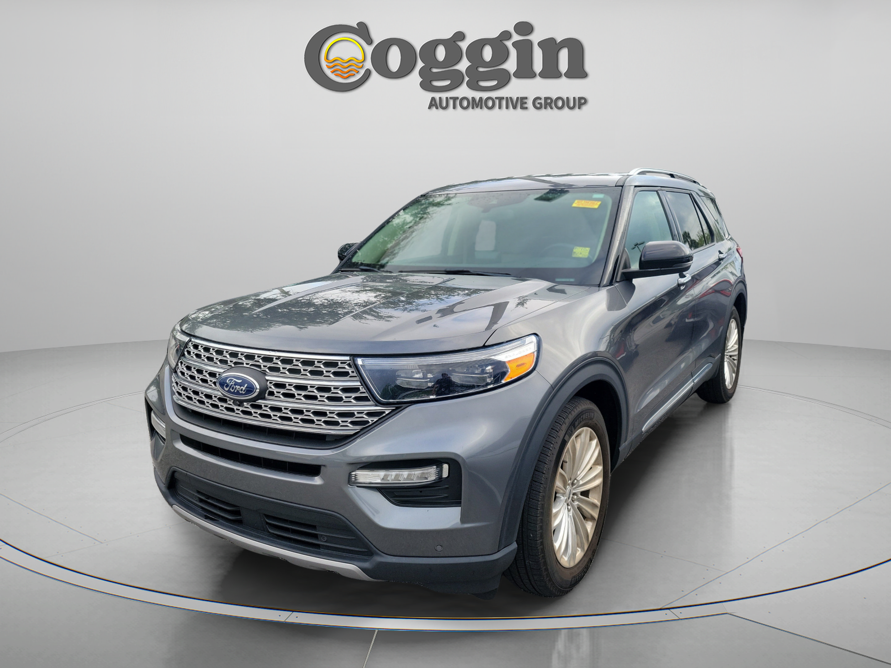 Used 2024 Ford Explorer Limited w/ Limited Technology Package RWD image 2