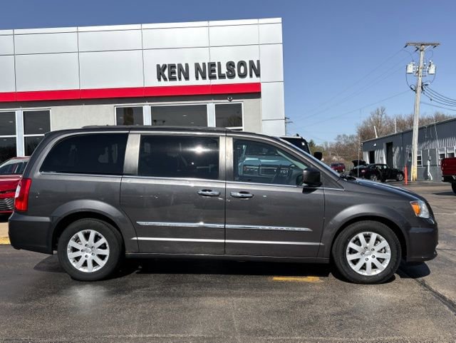 Used 2015 Chrysler Town & Country Touring w/ Driver Convenience Group image 15