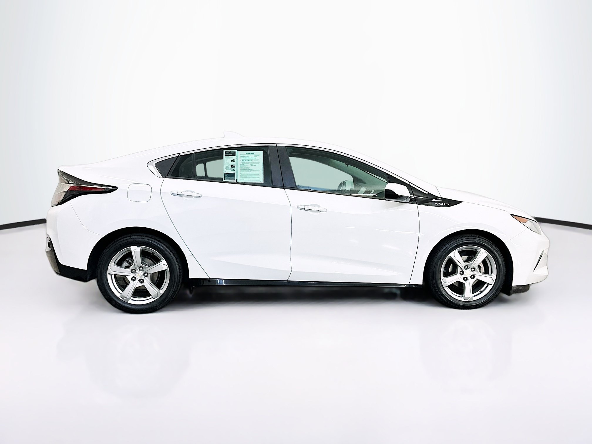 Used 2018 Chevrolet Volt LT w/ Comfort Package FWD image 10