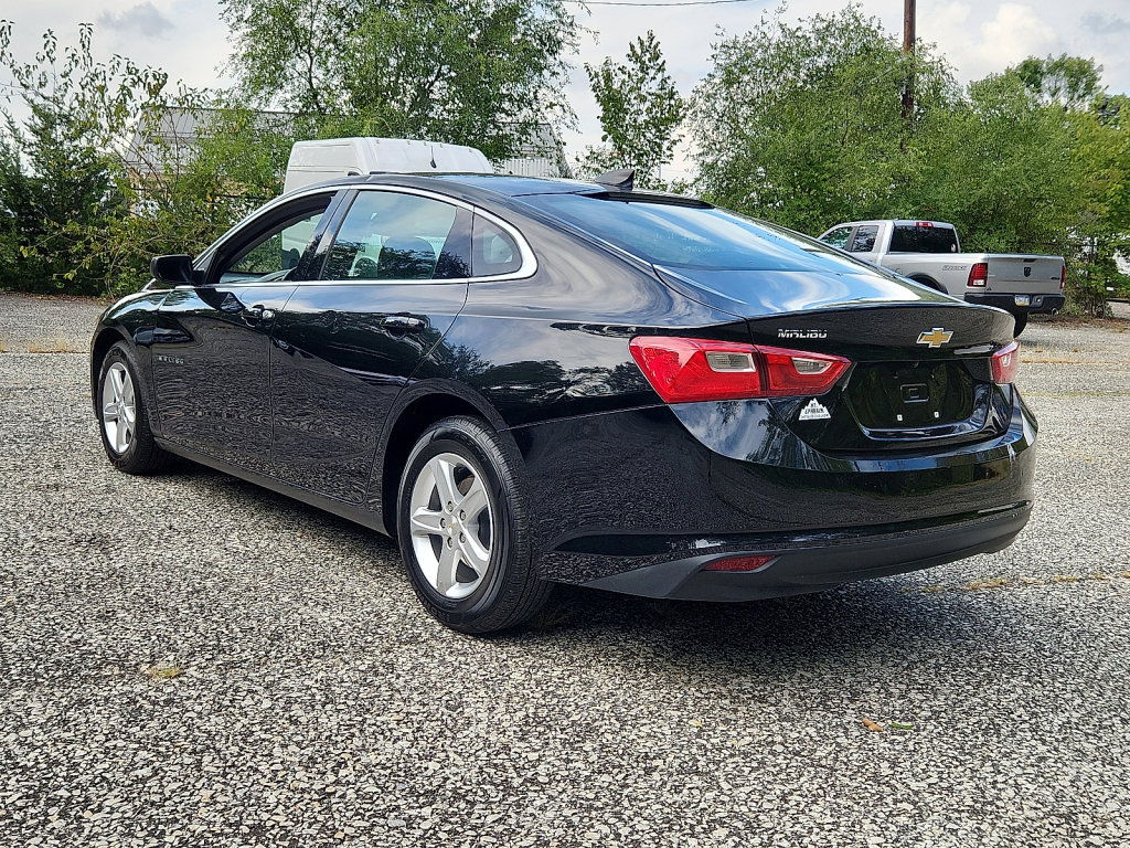 Used 2023 Chevrolet Malibu LS image 3