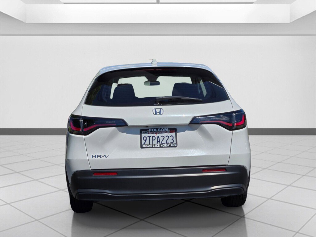 Certified 2025 Honda HR-V LX image 6