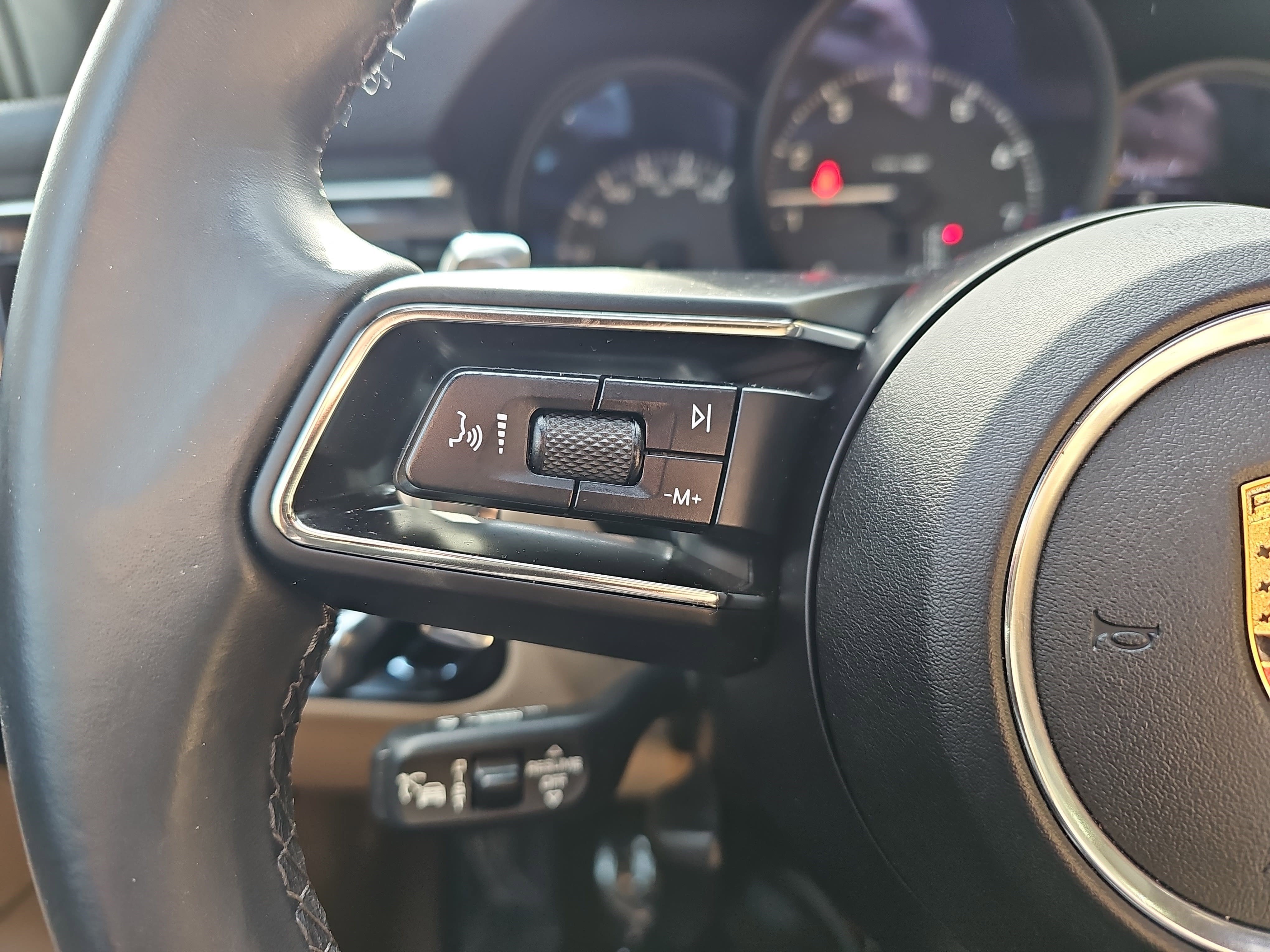 Used 2024 Porsche Macan image 18