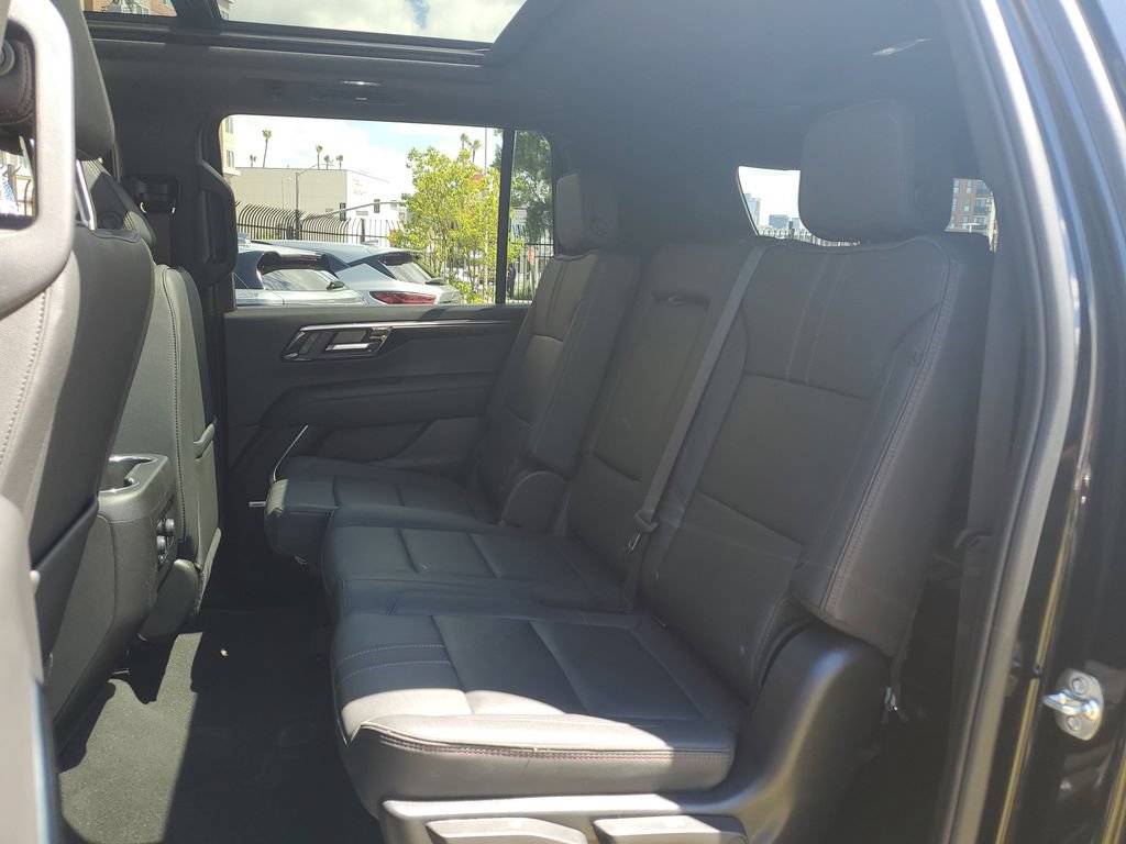 Used 2025 Chevrolet Suburban RST w/ Comfort Package AWD/4WD image 15