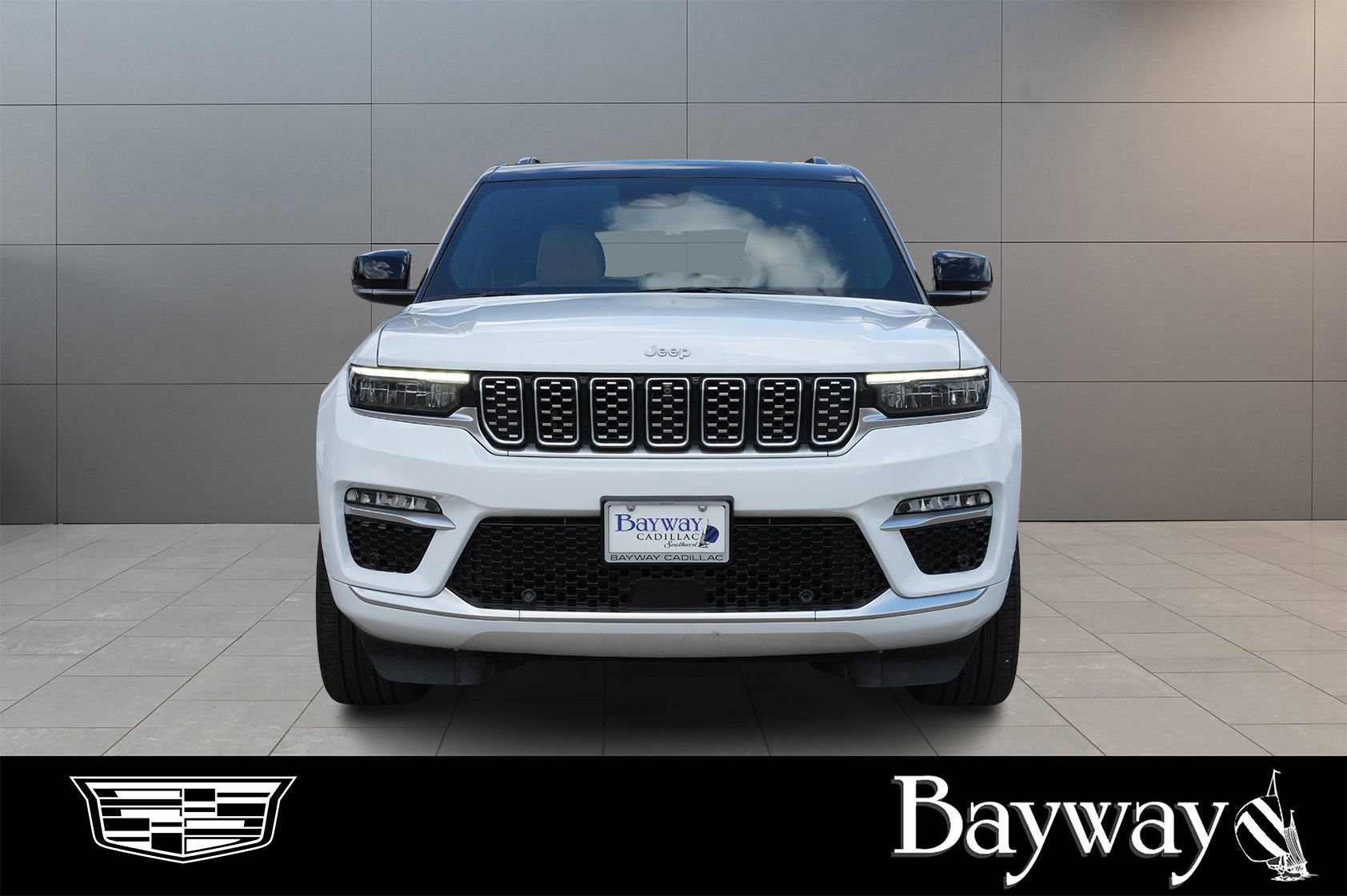 Used 2025 Jeep Grand Cherokee Summit AWD/4WD image 2