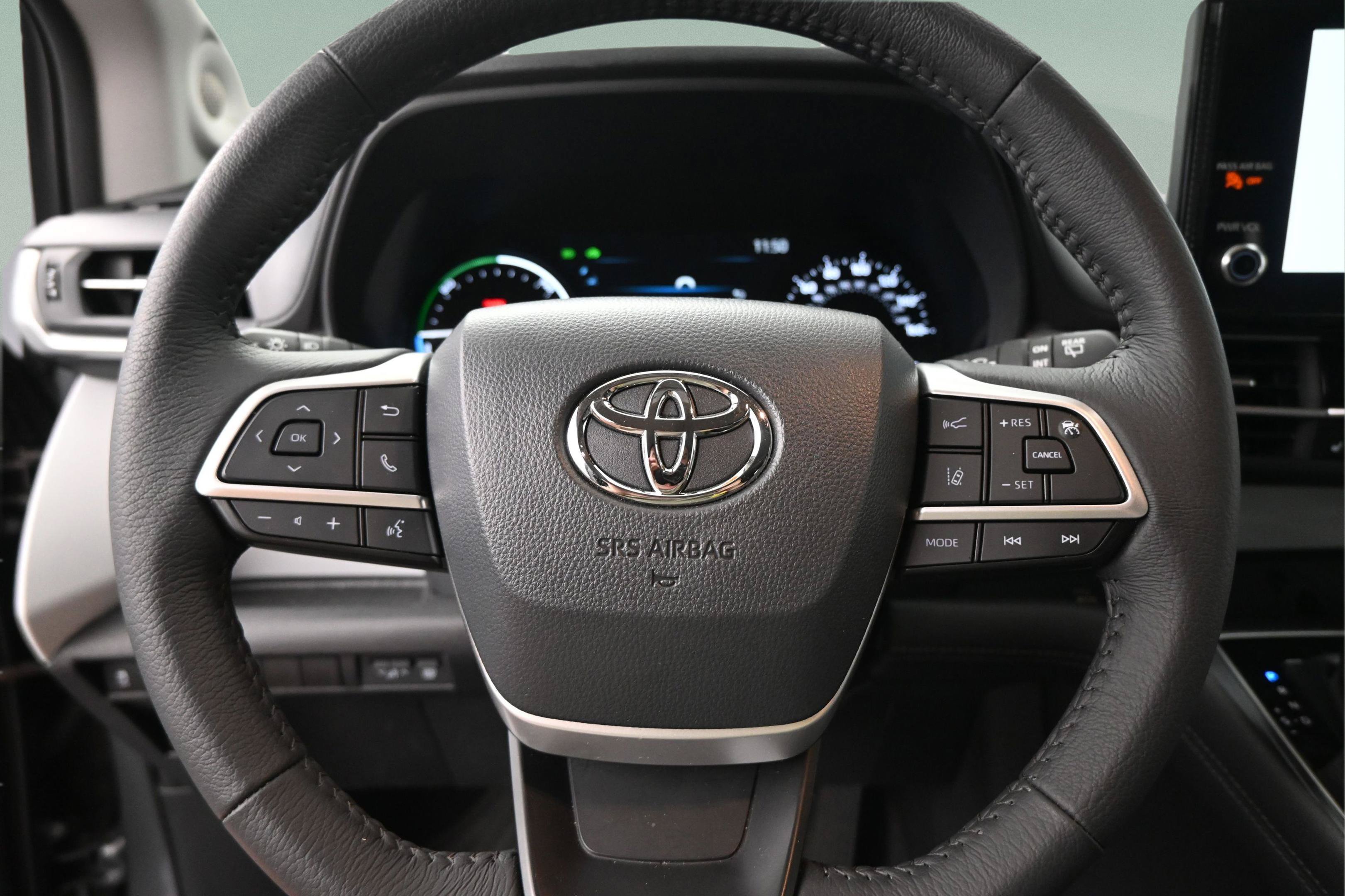 Certified 2026 Toyota Sienna XLE FWD image 27