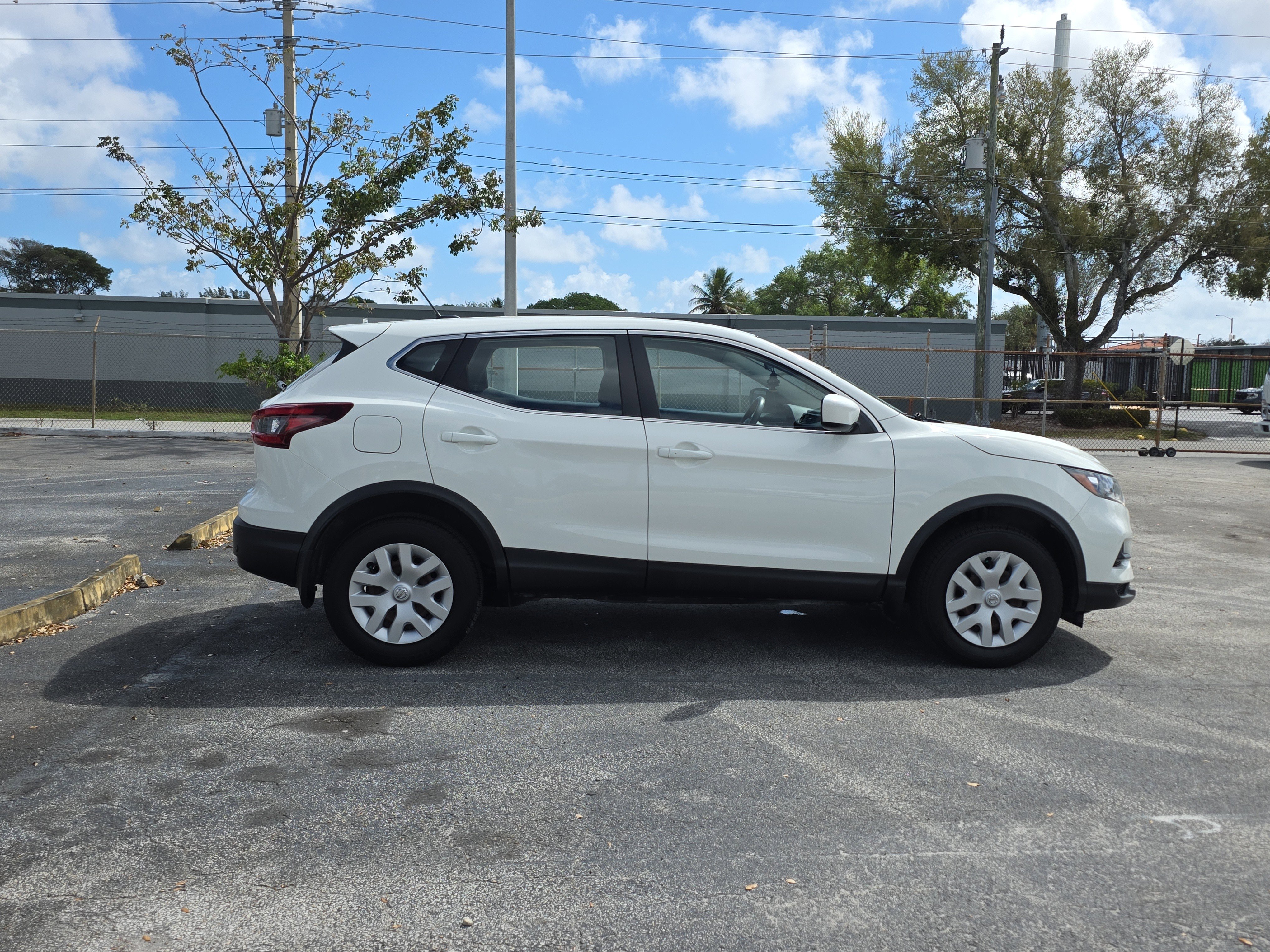Used 2020 Nissan Rogue Sport S image 8