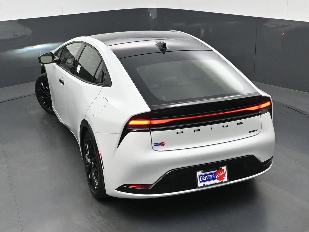 Used 2026 Toyota Prius FWD image 35