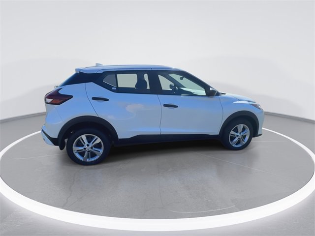 New 2025 Nissan Kicks Play S image 9
